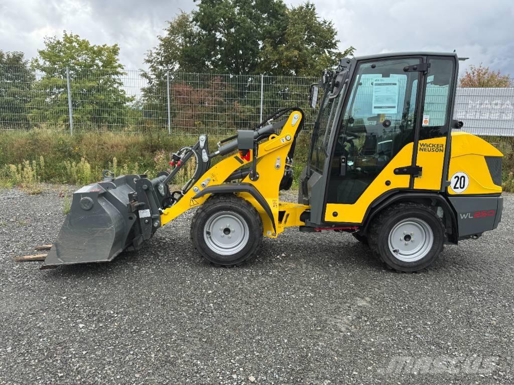 Wacker Neuson WL 250 لوادر بعجل