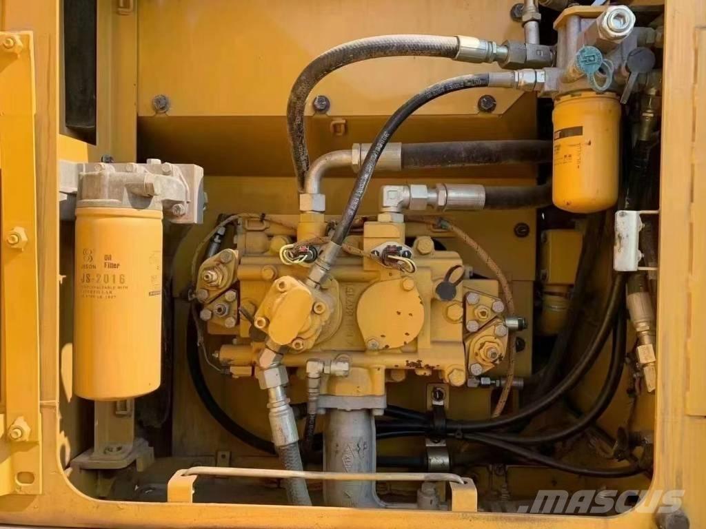 CAT CAT318D حفارات زحافة