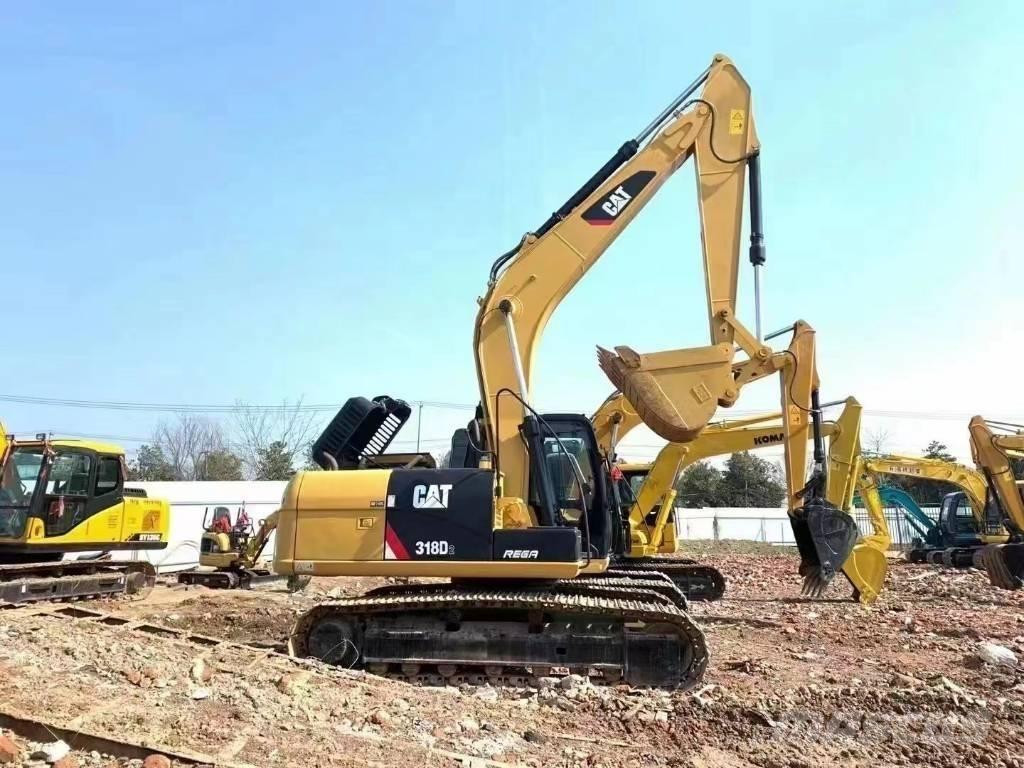 CAT CAT318D حفارات زحافة