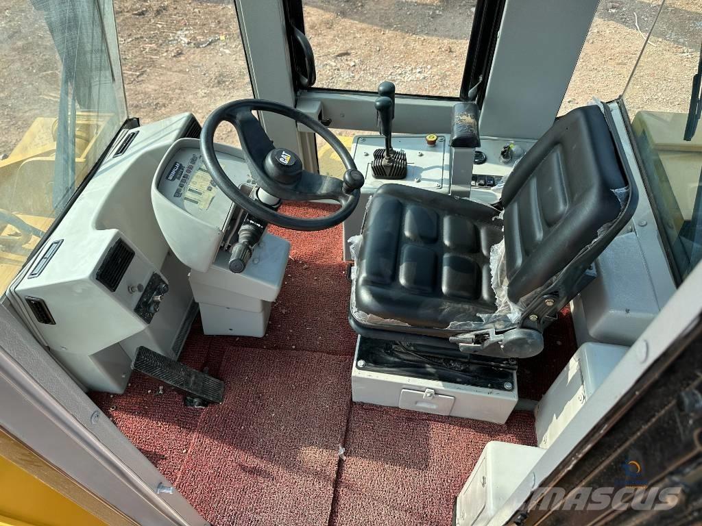 CAT 950G لوادر بعجل