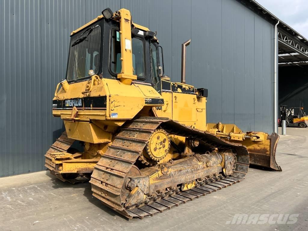 CAT D5M LGP بلدوزرات مجنزرة