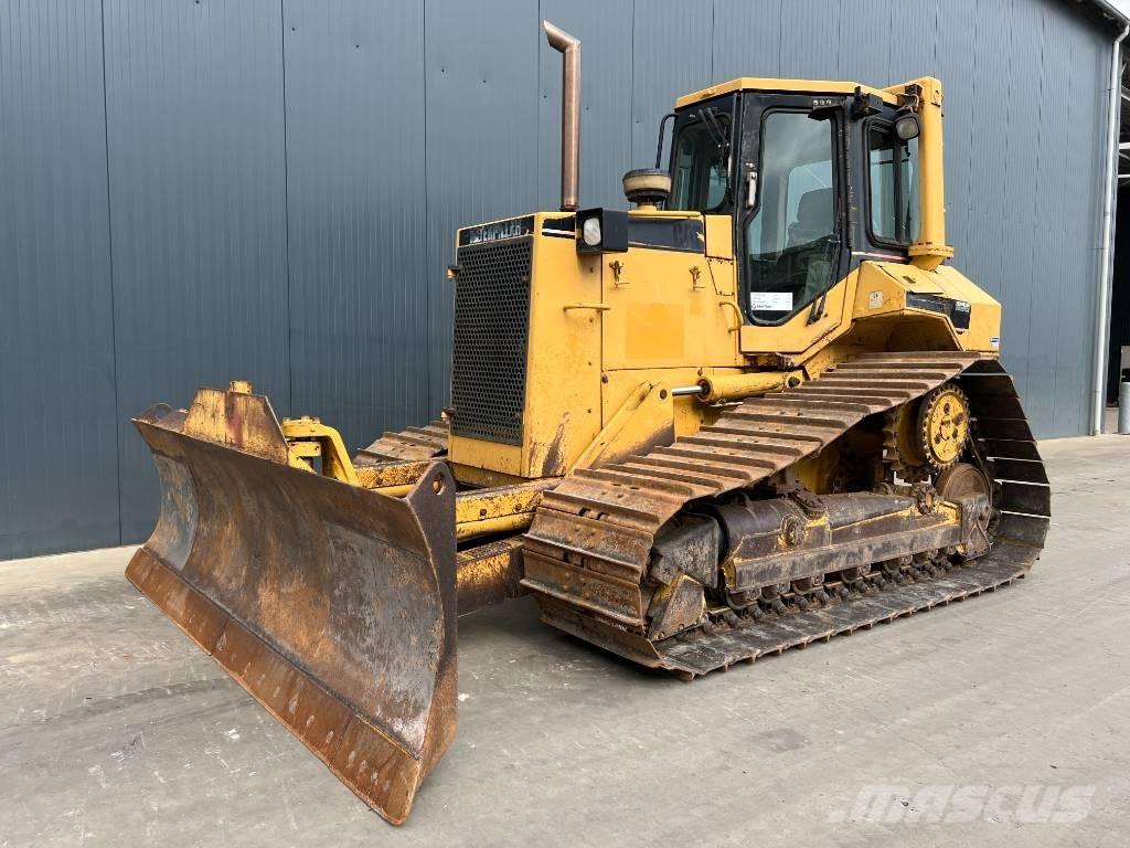 CAT D5M LGP بلدوزرات مجنزرة