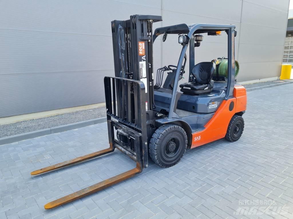 Toyota 02-8 FG F 25 شاحنات LPG