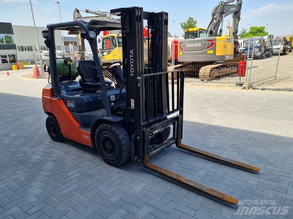 Toyota 02-8 FG F 25 شاحنات LPG