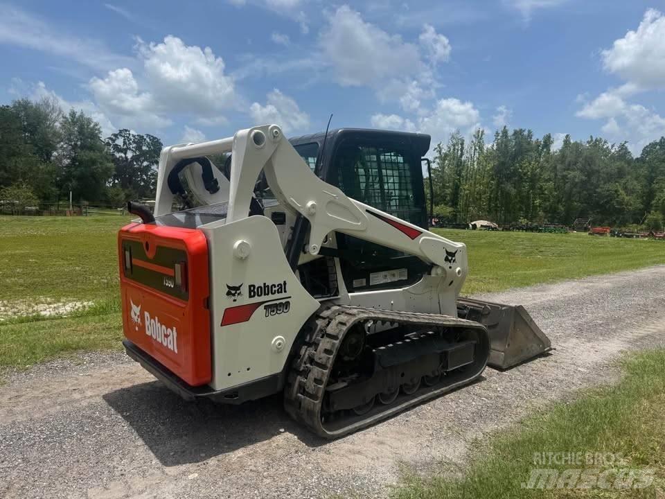 Bobcat T 590 لوادر انزلاقية التوجيه