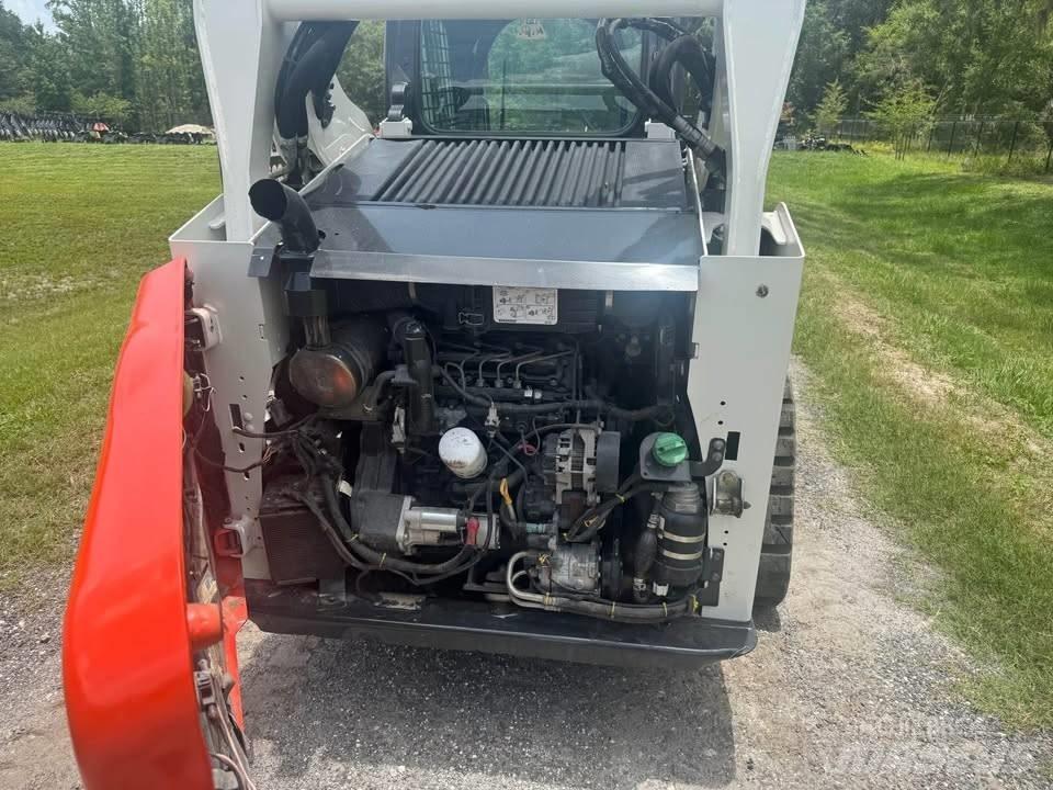 Bobcat T 590 لوادر انزلاقية التوجيه