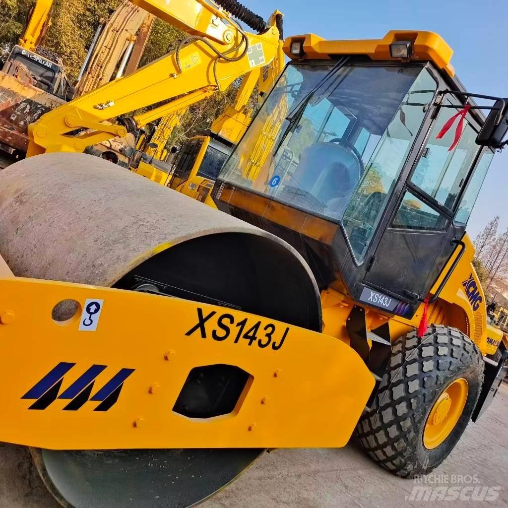 XCMG XS 142 J مداحل أحادية الأسطوانة