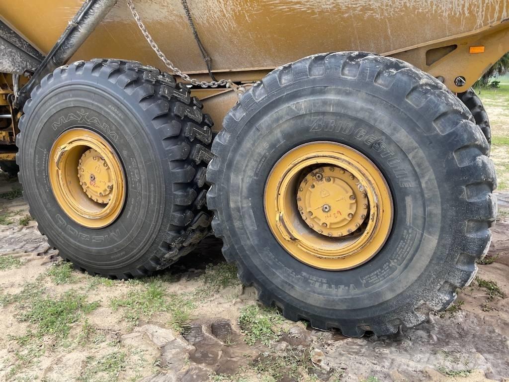 CAT 740 GC ساحبات مفصلية