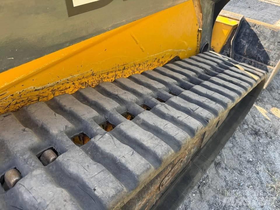 John Deere 325G لوادر انزلاقية التوجيه