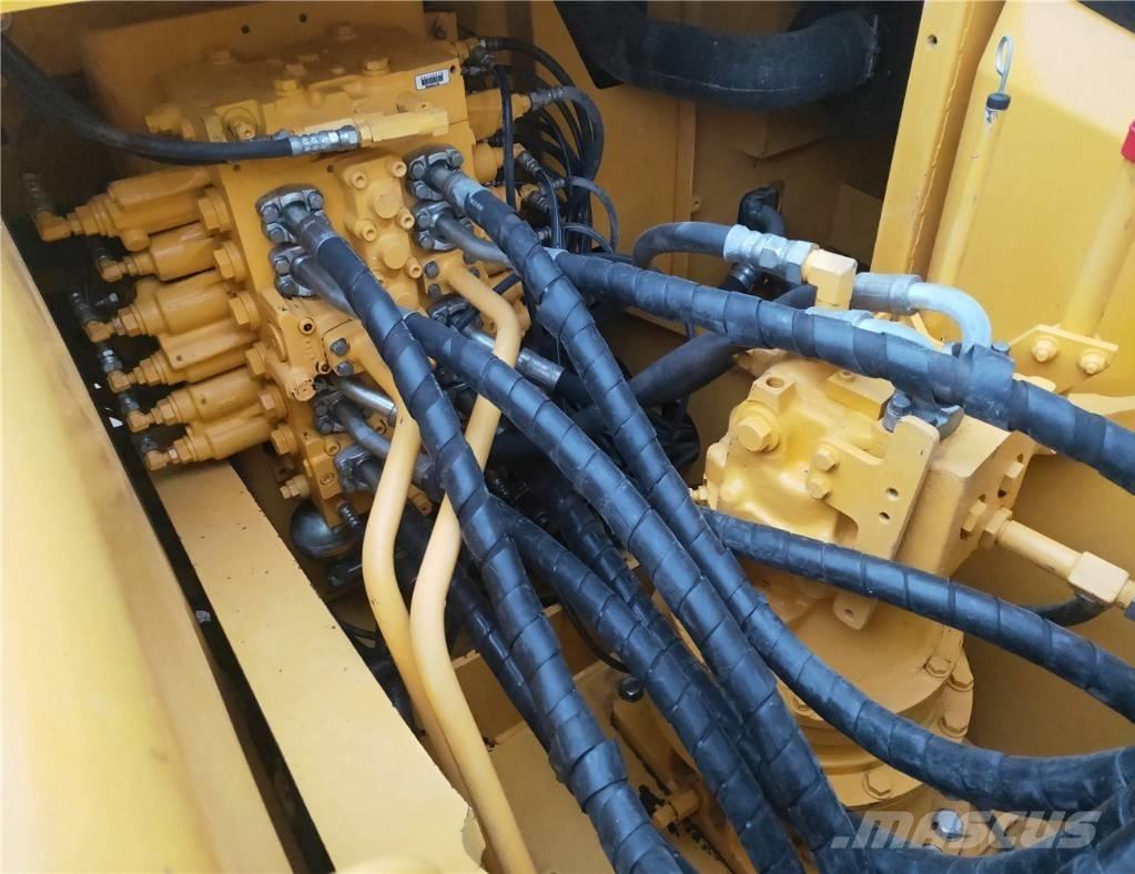 Komatsu PC200-7 حفارات زحافة