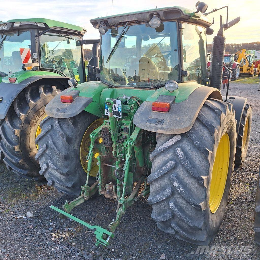 John Deere 7830 الجرارات