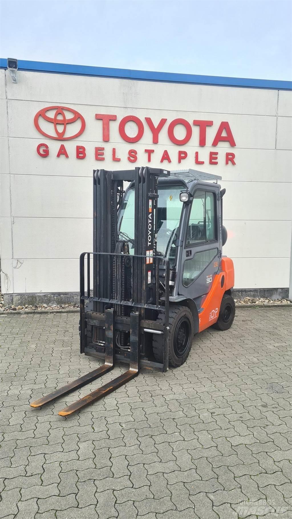 Toyota 02-8FGF30 شاحنات LPG