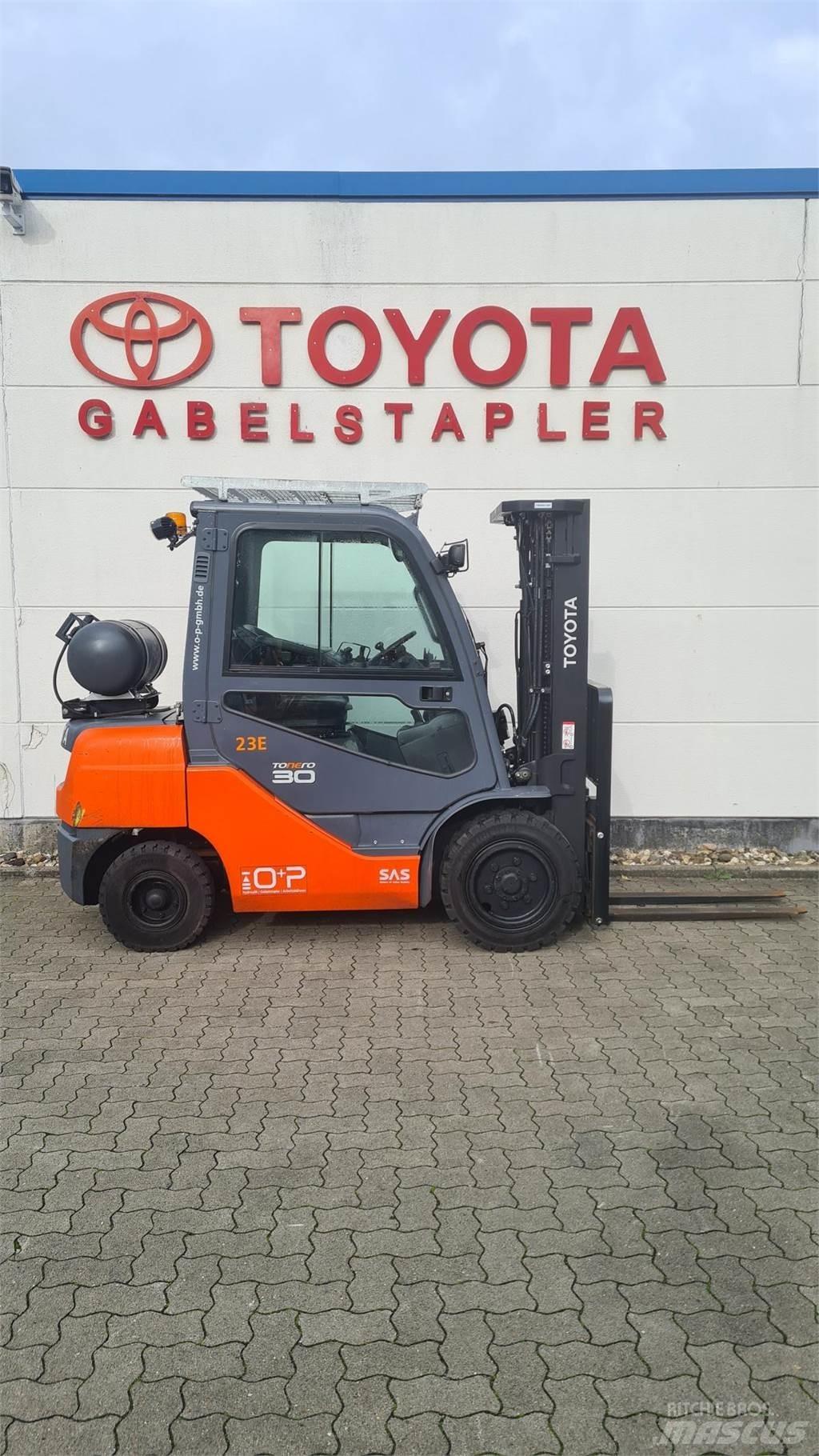 Toyota 02-8FGF30 شاحنات LPG