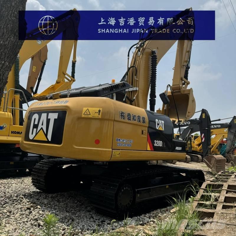 CAT 320 D حفارات زحافة