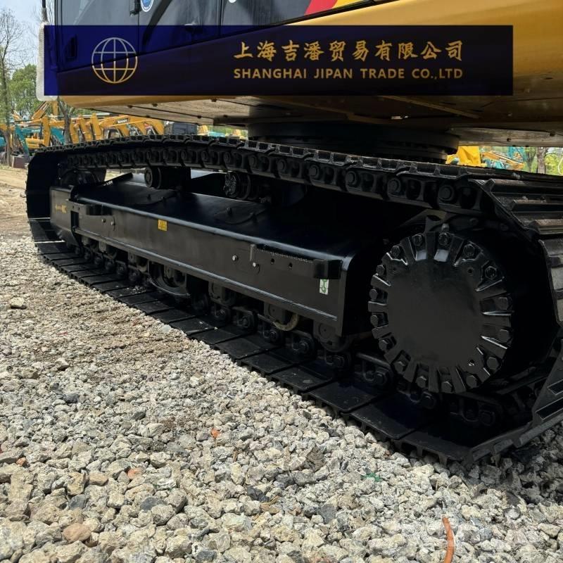 CAT 320 D حفارات زحافة