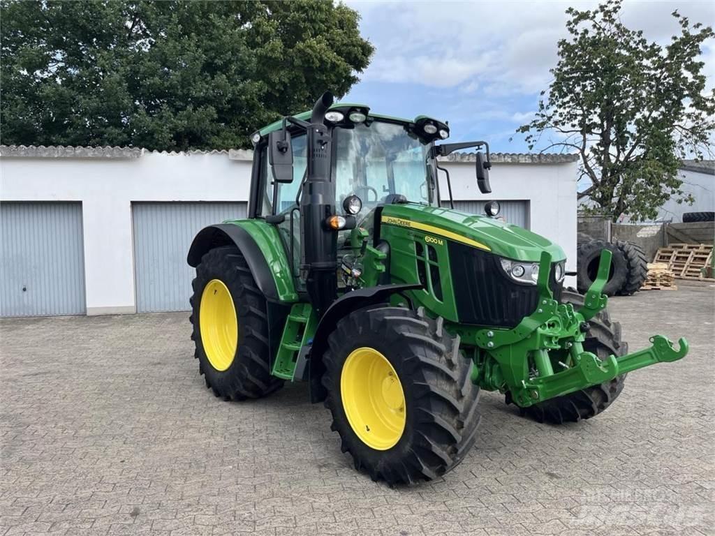 John Deere 6100M الجرارات