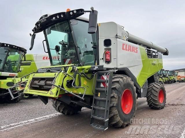 CLAAS TRION 750 حصادات