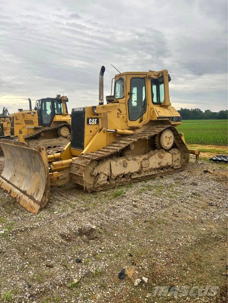 CAT D 5 H XL بلدوزرات مجنزرة