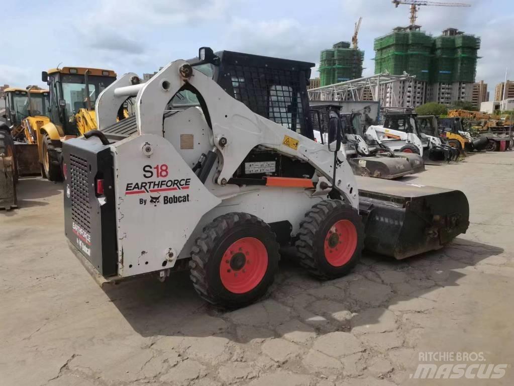 Bobcat S 18 لوادر انزلاقية التوجيه