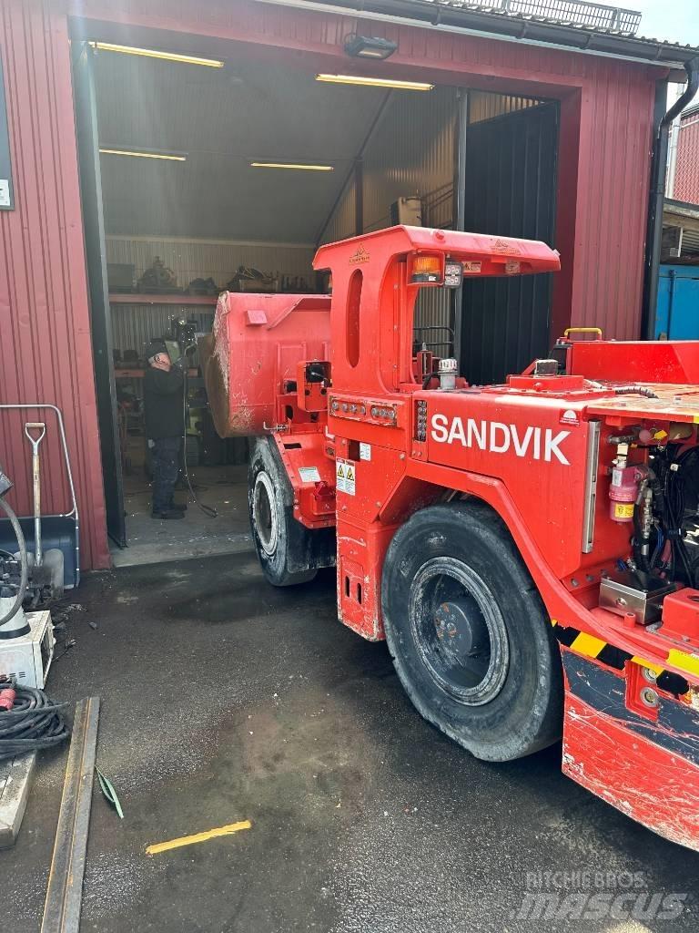 Sandvik LH202 لوادر للعمل تحت سطح الأرض