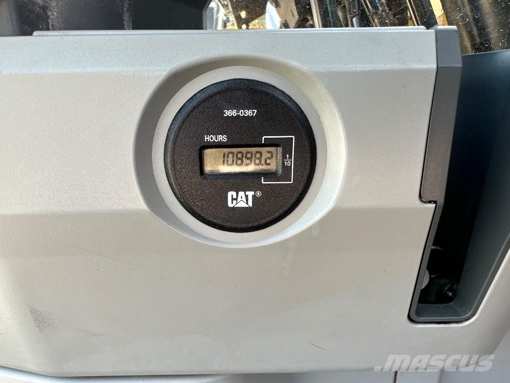 CAT 320FL حفارات زحافة