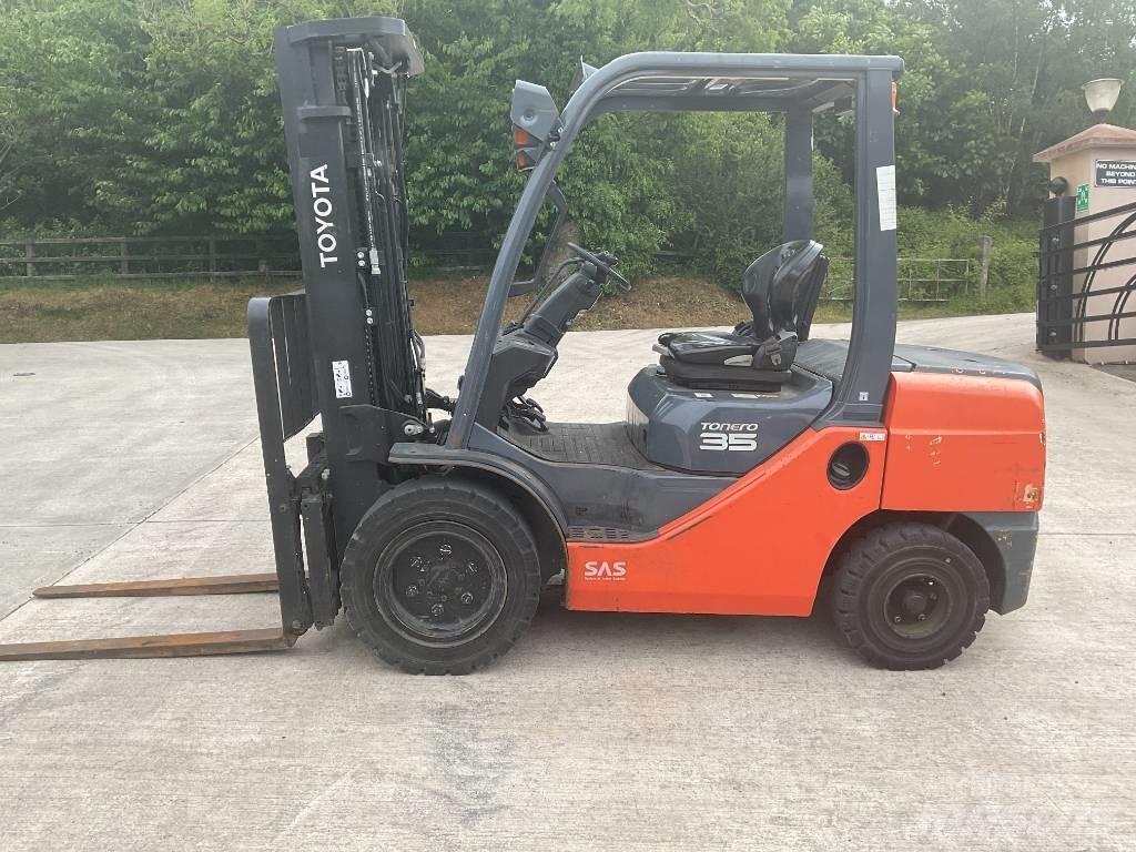 Toyota 02-8 FDJF 35 شاحنات الديزل