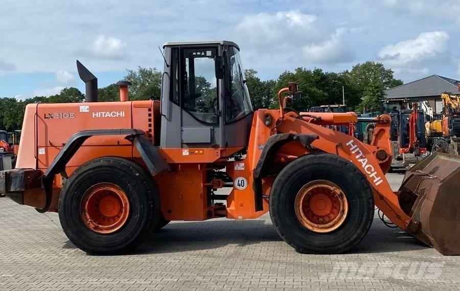 Hitachi LX 210 E لوادر بعجل