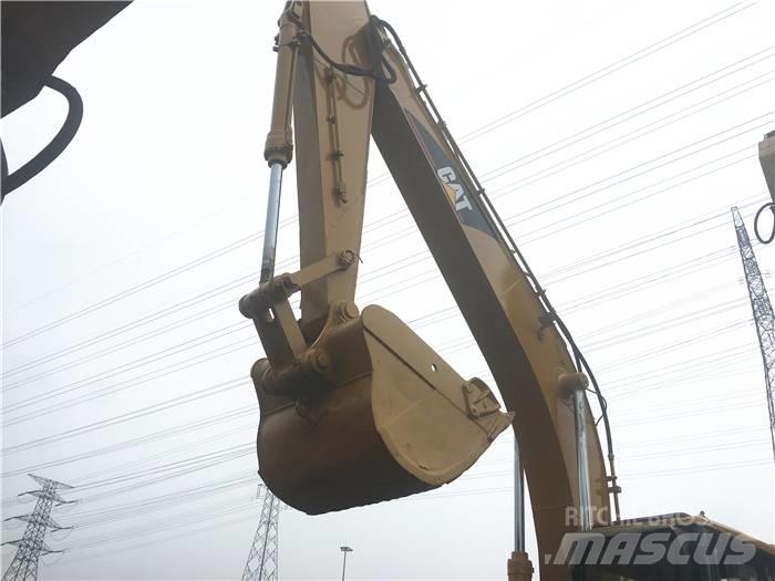 CAT 320 B L حفارات زحافة