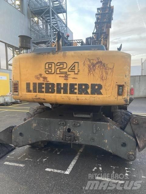 Liebherr 924C-LI حفارات بعجل