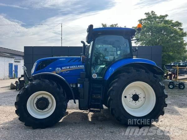 New Holland T7.225 الجرارات