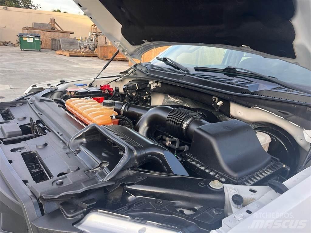 Ford F-150 شاحنات خفيفة/مفصلية الجوانب