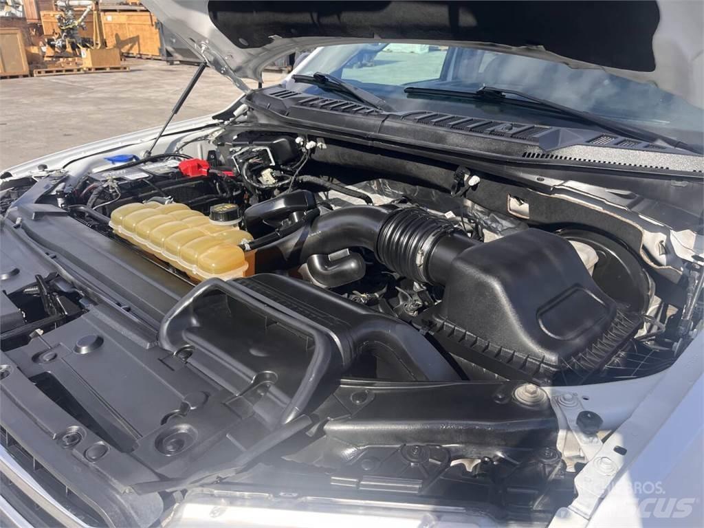 Ford F-150 شاحنات خفيفة/مفصلية الجوانب