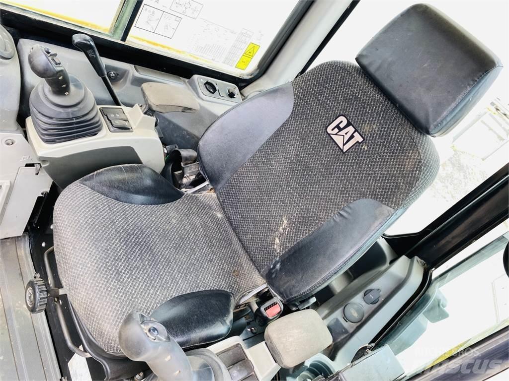 CAT 305E2 حفارات وسط 7 طن - 12 طن