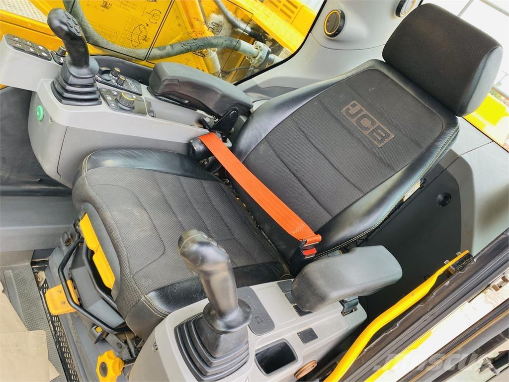 JCB 220XLC حفارات زحافة