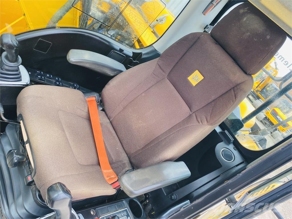 JCB JS130LC حفارات زحافة