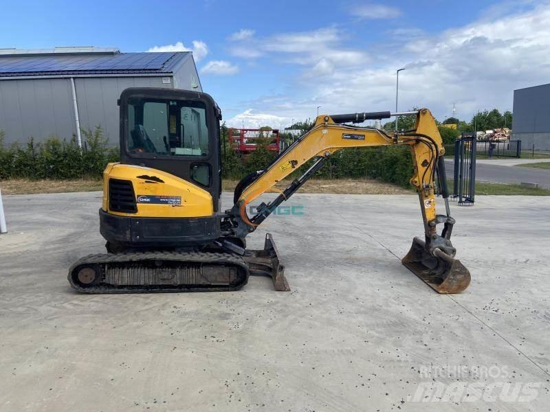 Bobcat E 35 حفارات بعجل