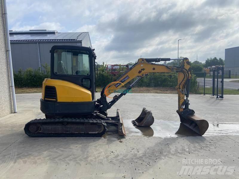 Bobcat E 35 حفارات بعجل
