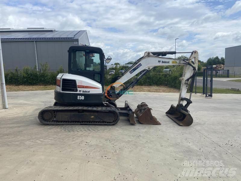 Bobcat E 50 حفارات بعجل