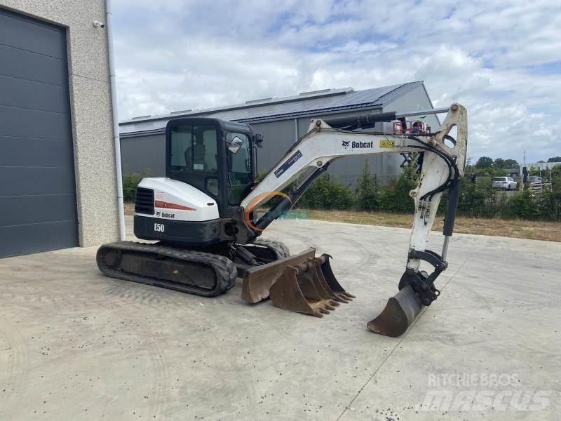 Bobcat E 50 حفارات بعجل