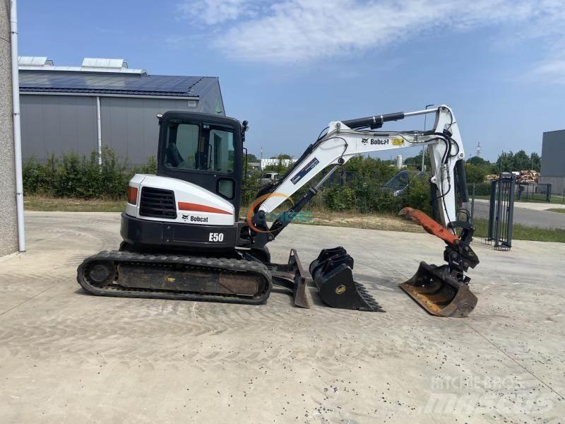 Bobcat E 50 حفارات بعجل