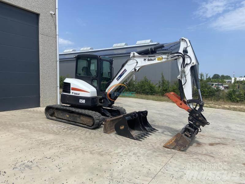 Bobcat E 50 حفارات بعجل