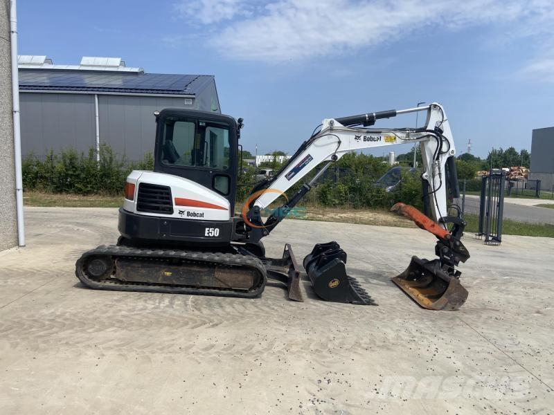 Bobcat E 50 حفارات بعجل
