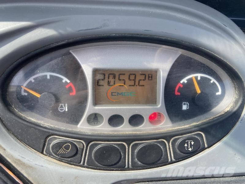 Bobcat E19 حفارات بعجل