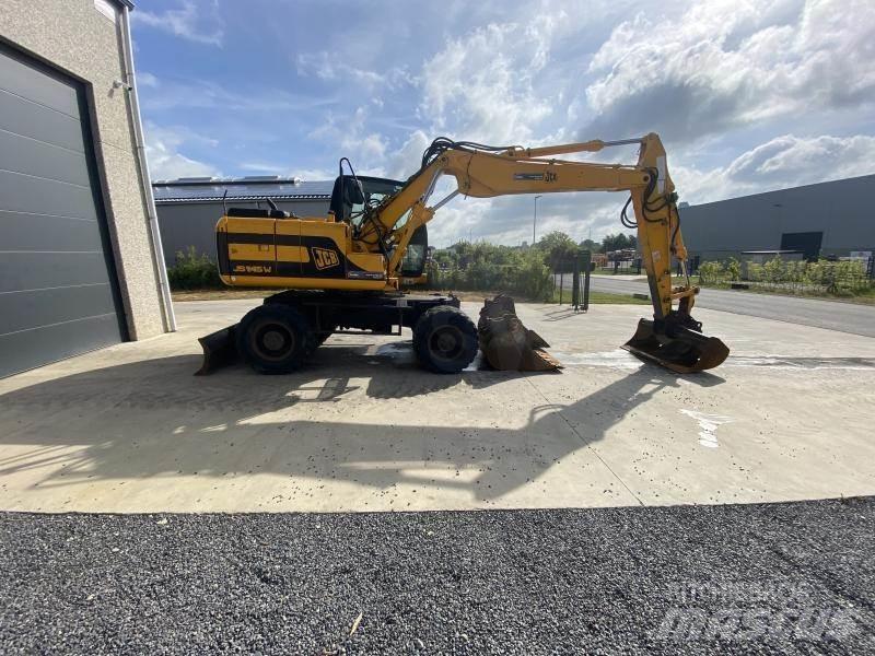 JCB JS145W حفارات بعجل