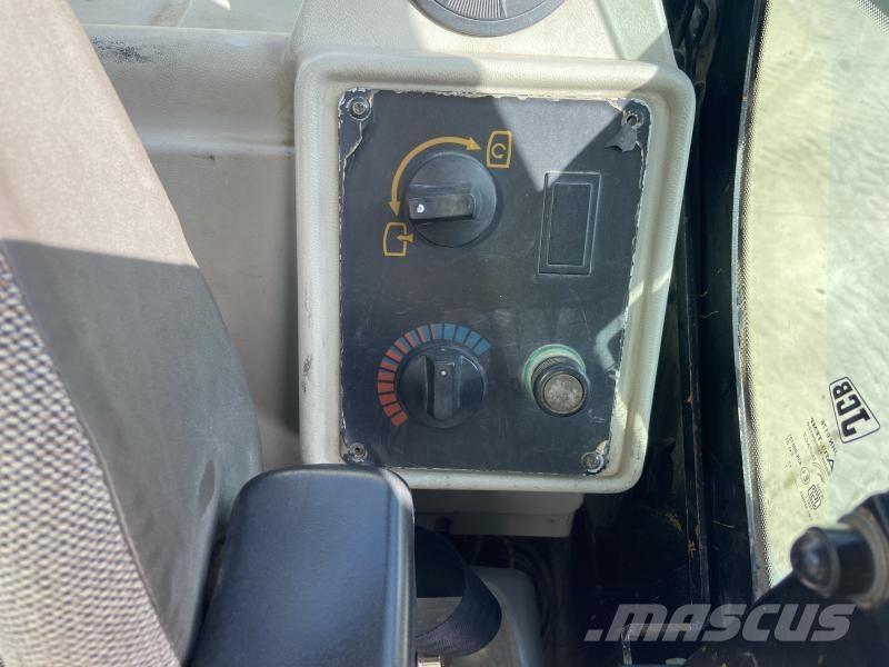 JCB JS145W حفارات بعجل