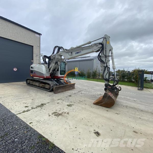 Takeuchi TB215R حفارات بعجل