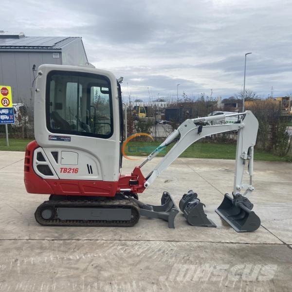 Takeuchi TB216 حفارات بعجل