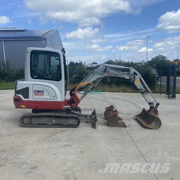 Takeuchi TB225 حفارات بعجل
