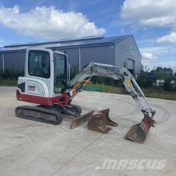 Takeuchi TB225 حفارات بعجل
