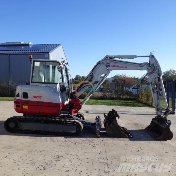 Takeuchi TB260 حفارات بعجل